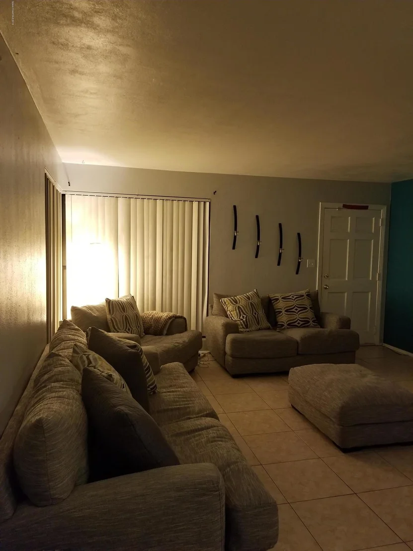 Photo of 1043 Myrtle Lane