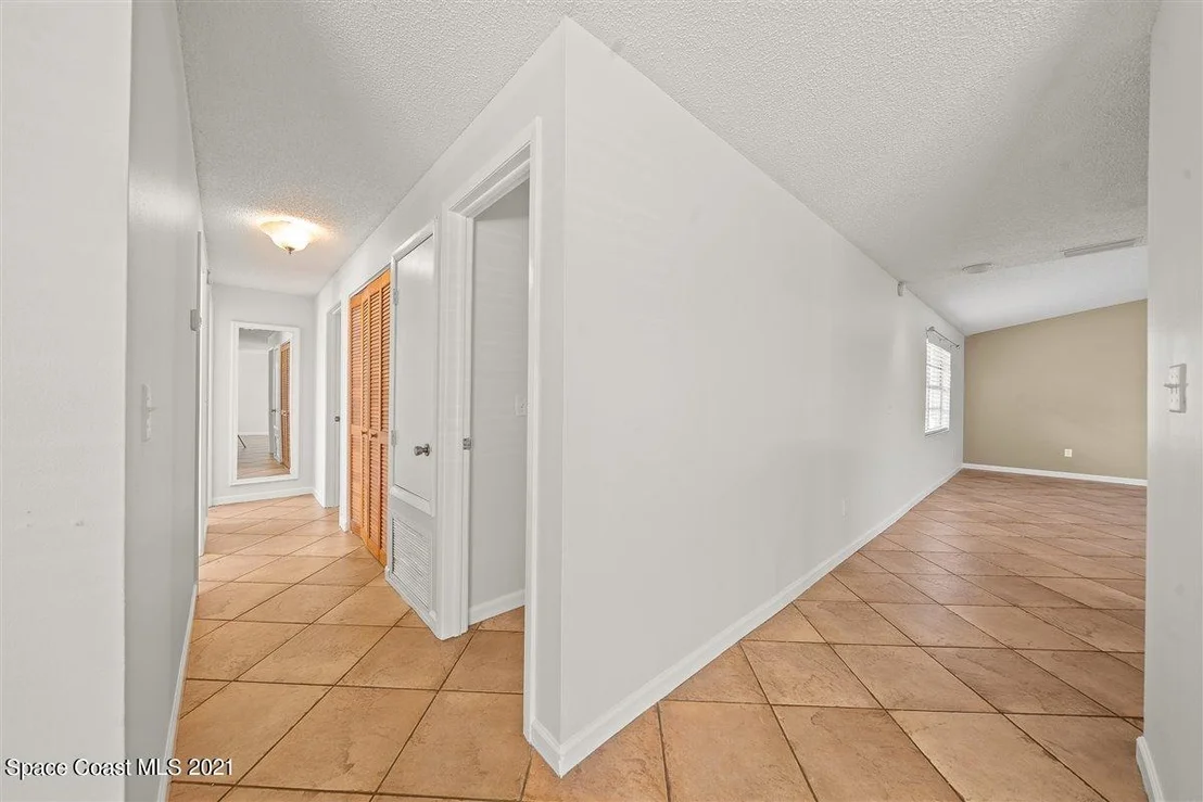 Photo of 550 Ford Circle W