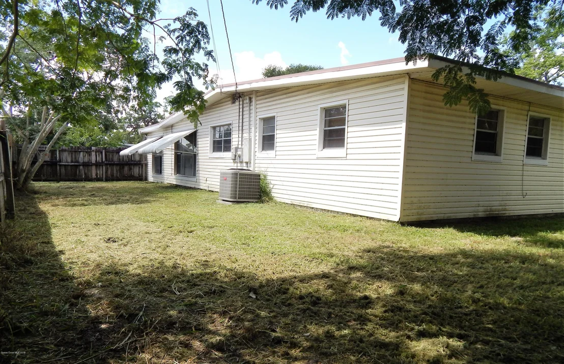 Photo of 1202 Tulip Lane