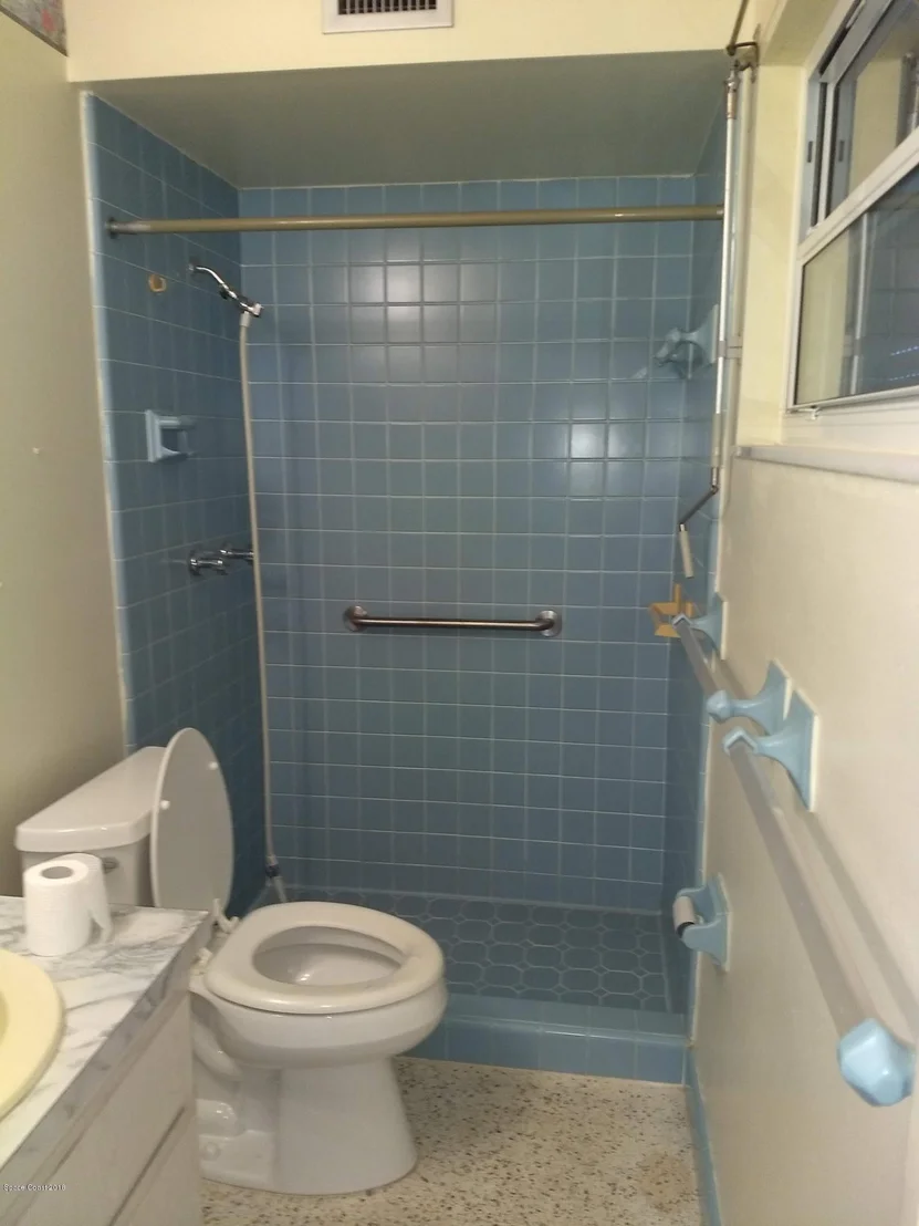 Photo of 800 Edwards Street NE