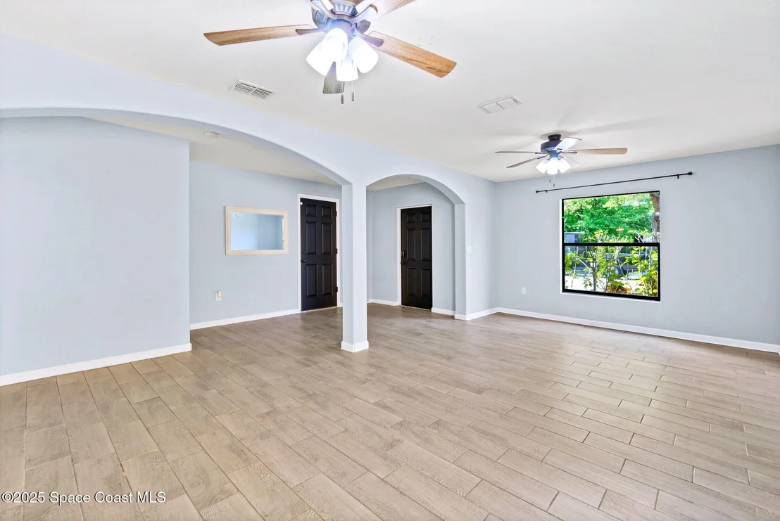 Photo of 404 Dryden Circle