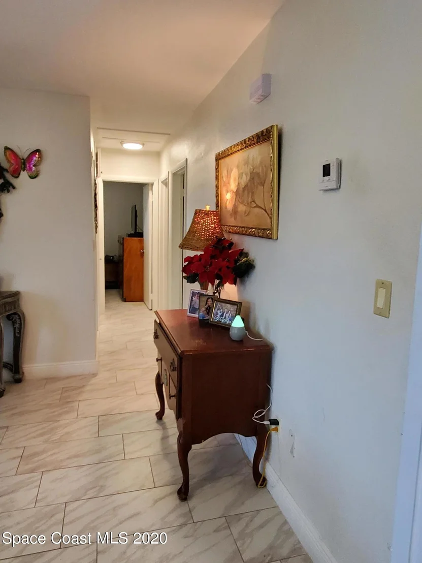 Photo of 1088 Cabot Drive NE
