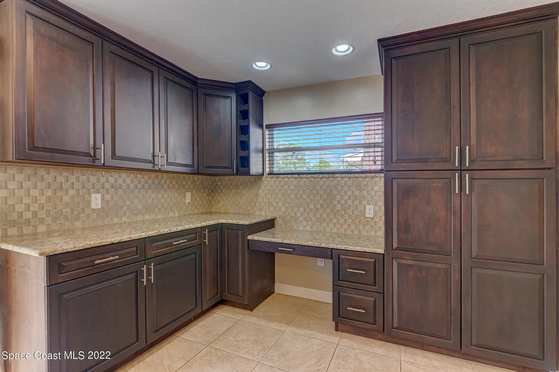 Photo of 877 Westport Drive