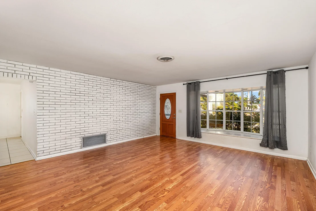 Photo of 395 Willow Drive