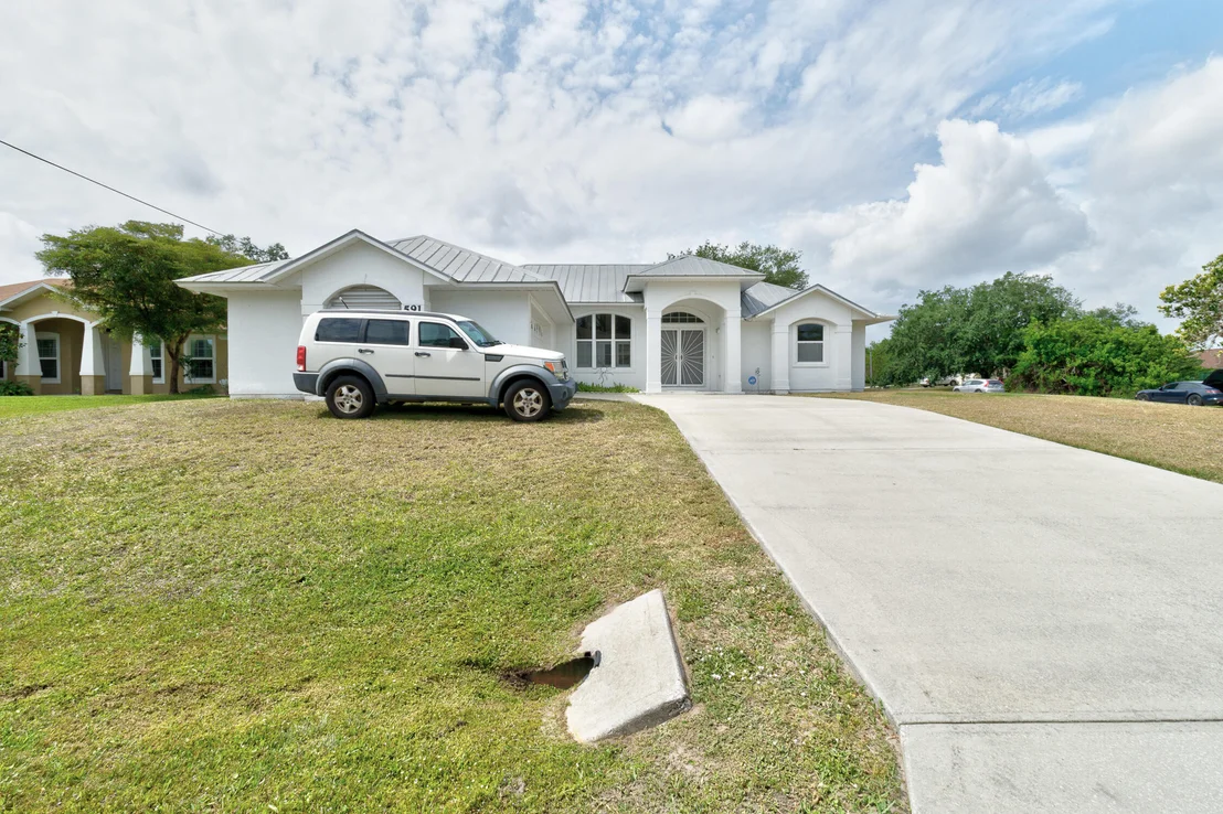 Photo of 591 Melrose
