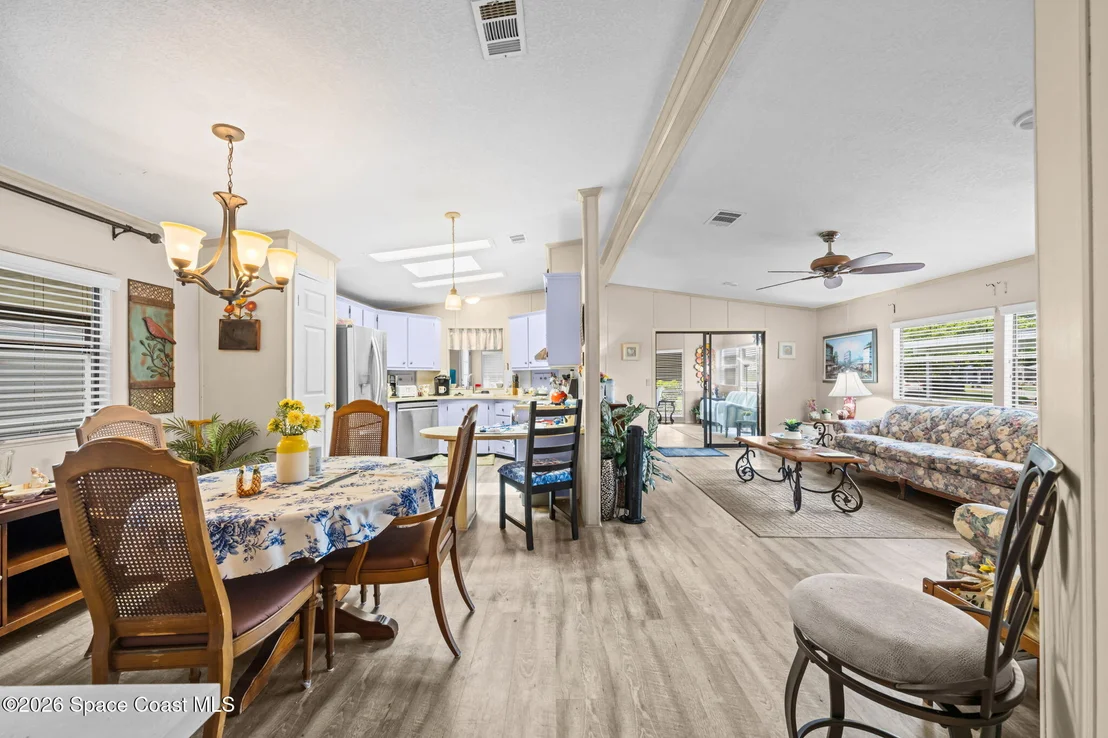 Photo of 602 N Dolphin Circle