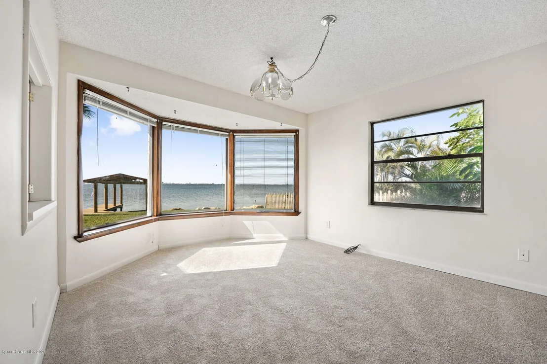 Photo of 447 Riverview Lane