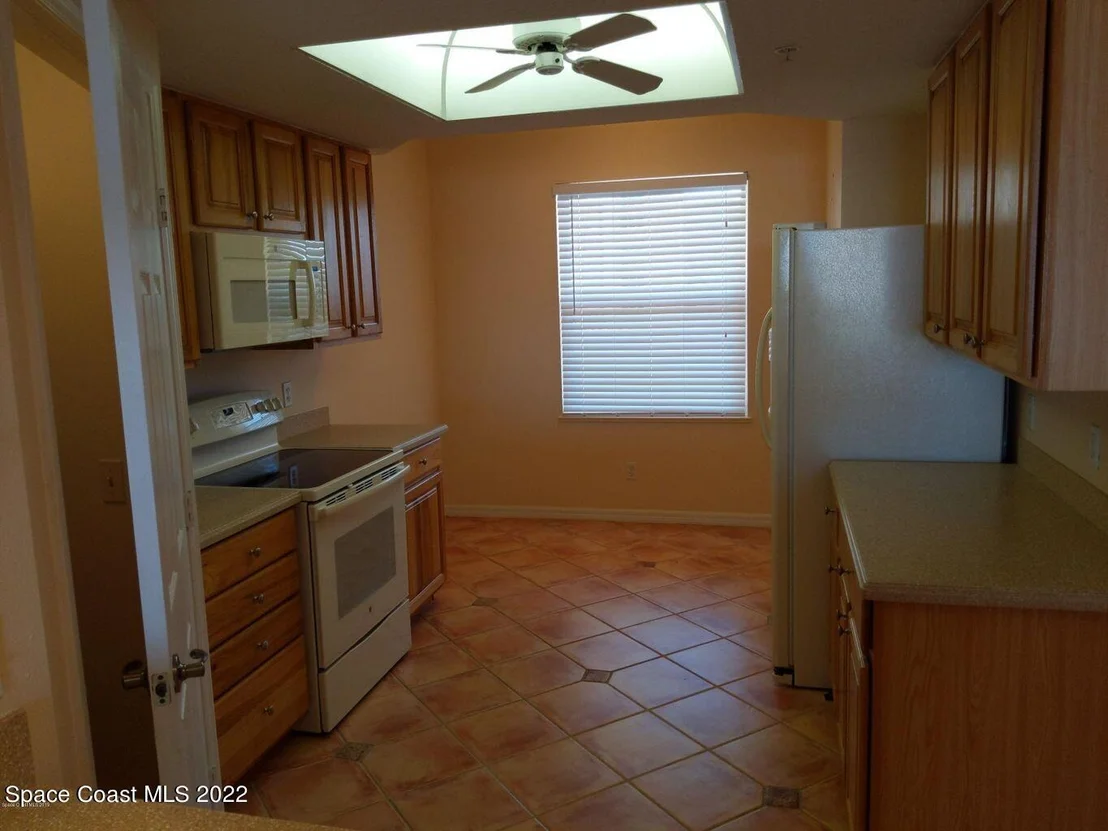 Photo of Unit 702 at 100 Riverside Drive