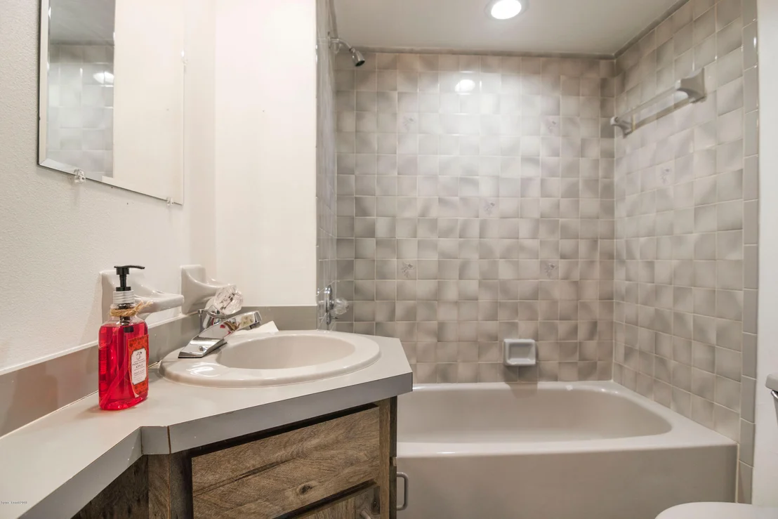 Photo of 2310 Holder Road