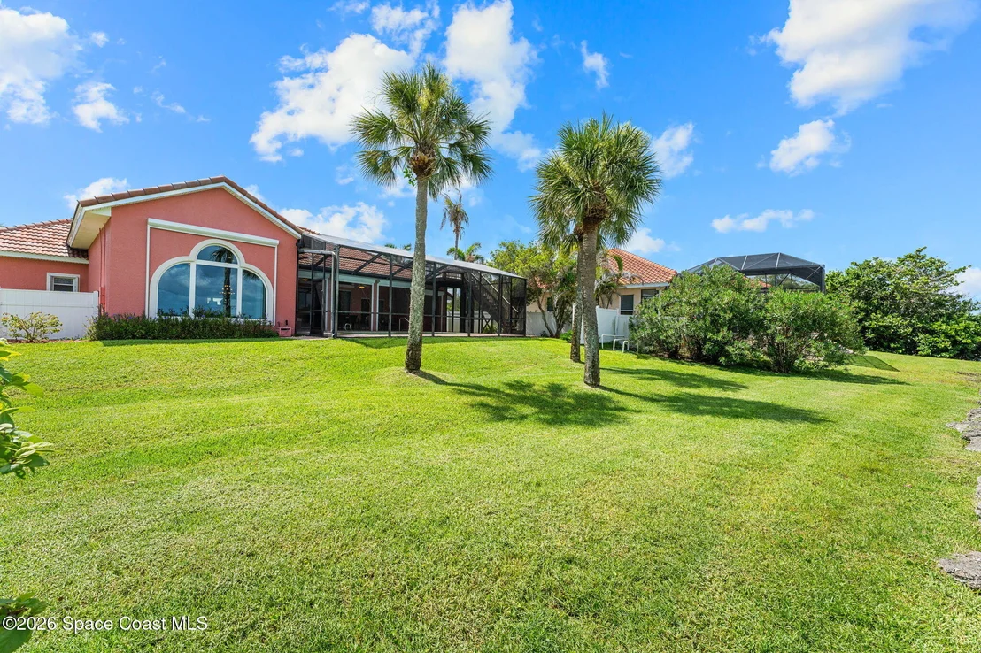 Photo of 327 Island Drive