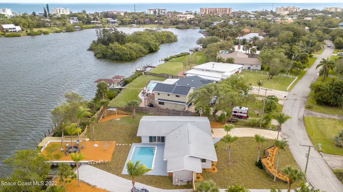 Photo of 77 W Bay Drive