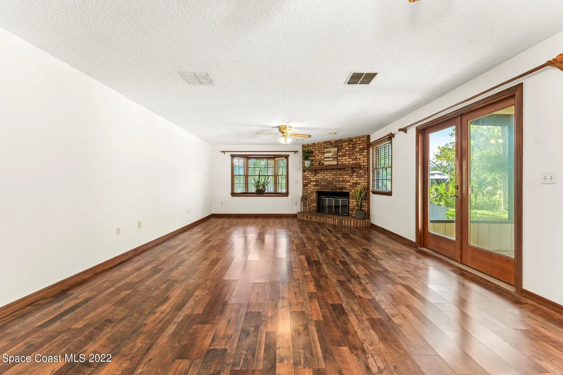Photo of 1807 Live Oak Drive N