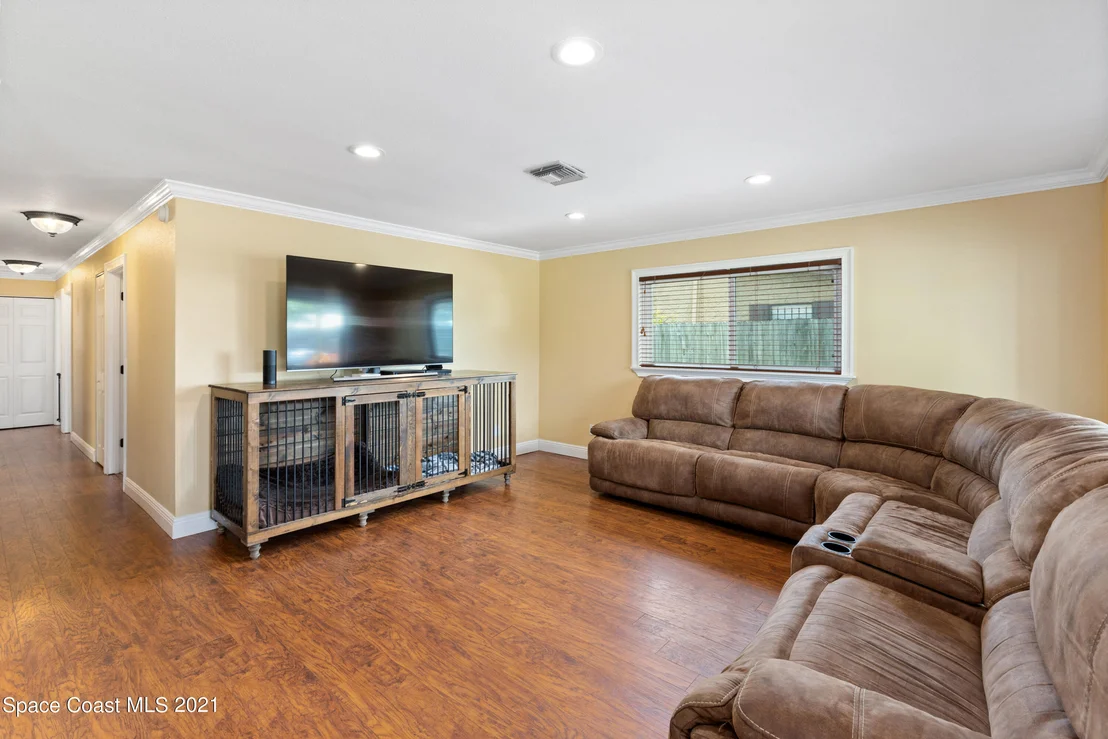 Photo of 2416 Lakeview Drive
