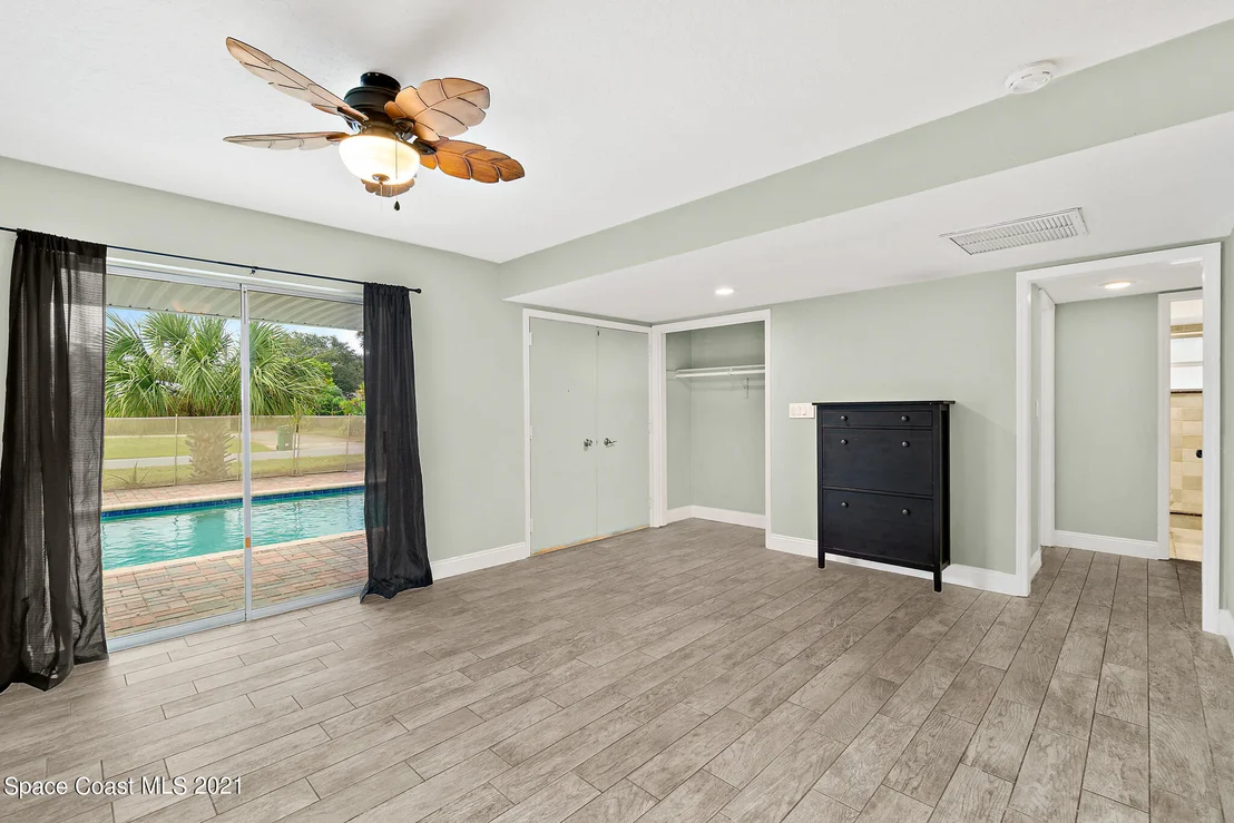 Photo of 555 Bahama Drive