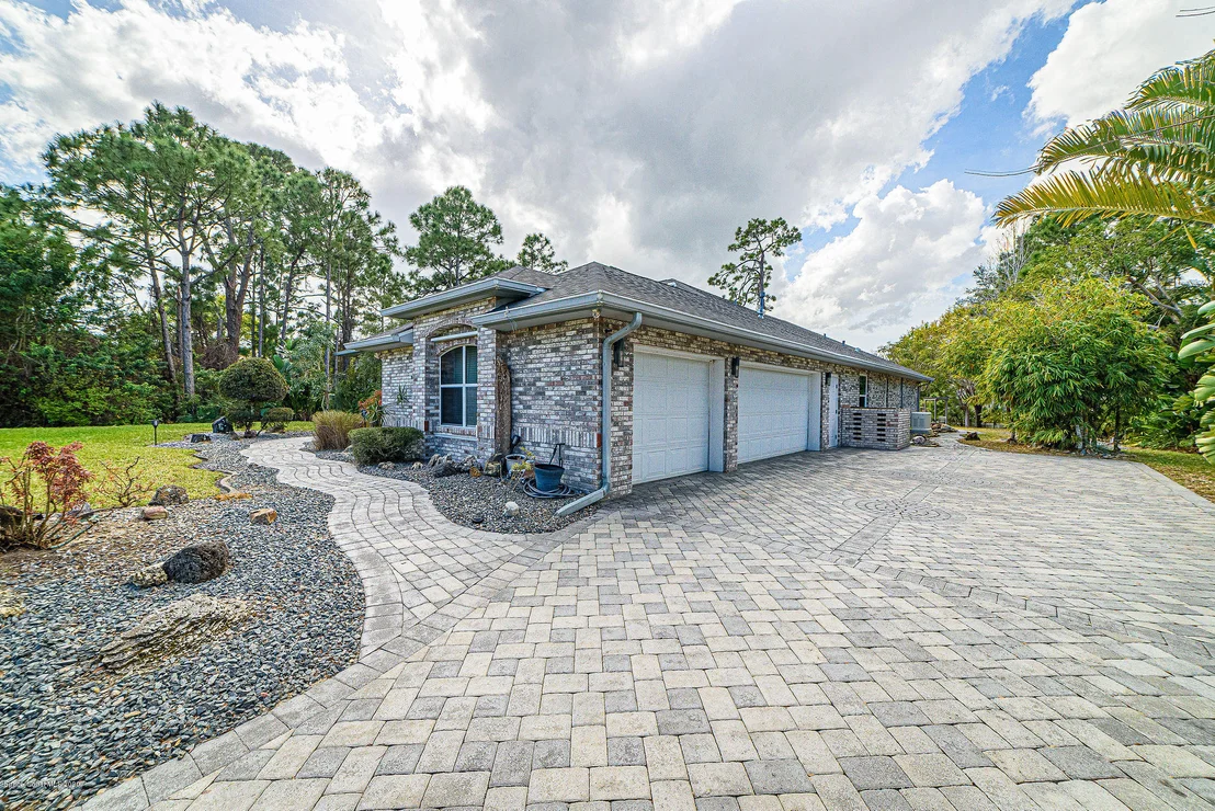 Photo of 4434 Long Lake Road