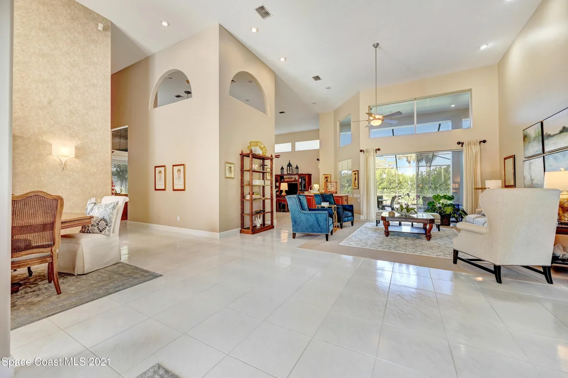 Photo of 742 Glengarry Drive