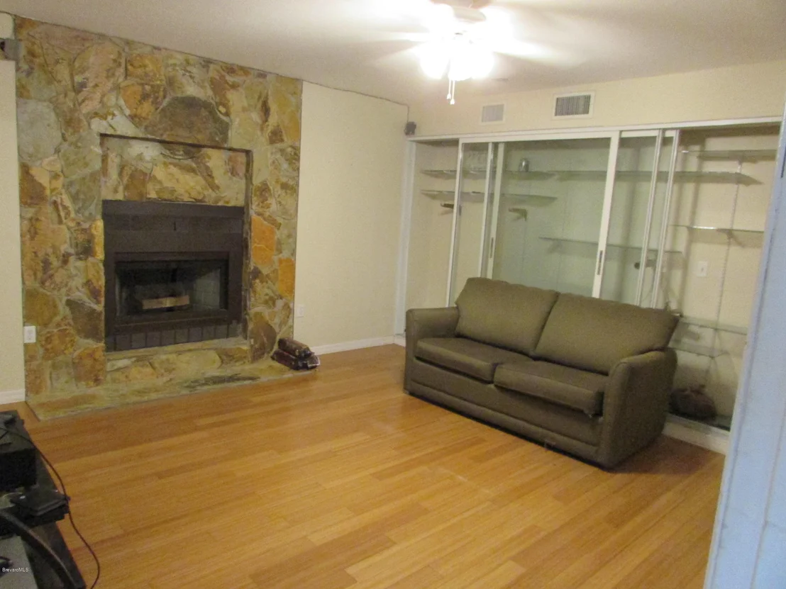 Photo of 385 N Range Road