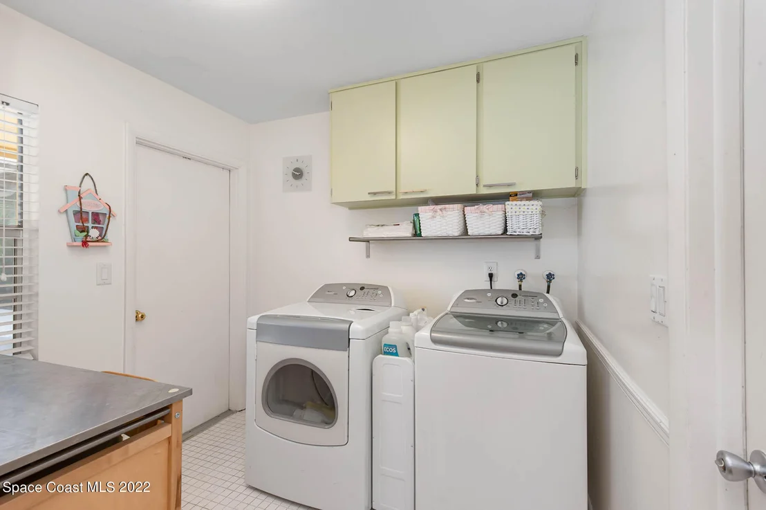 Photo of 180 White Oak Circle