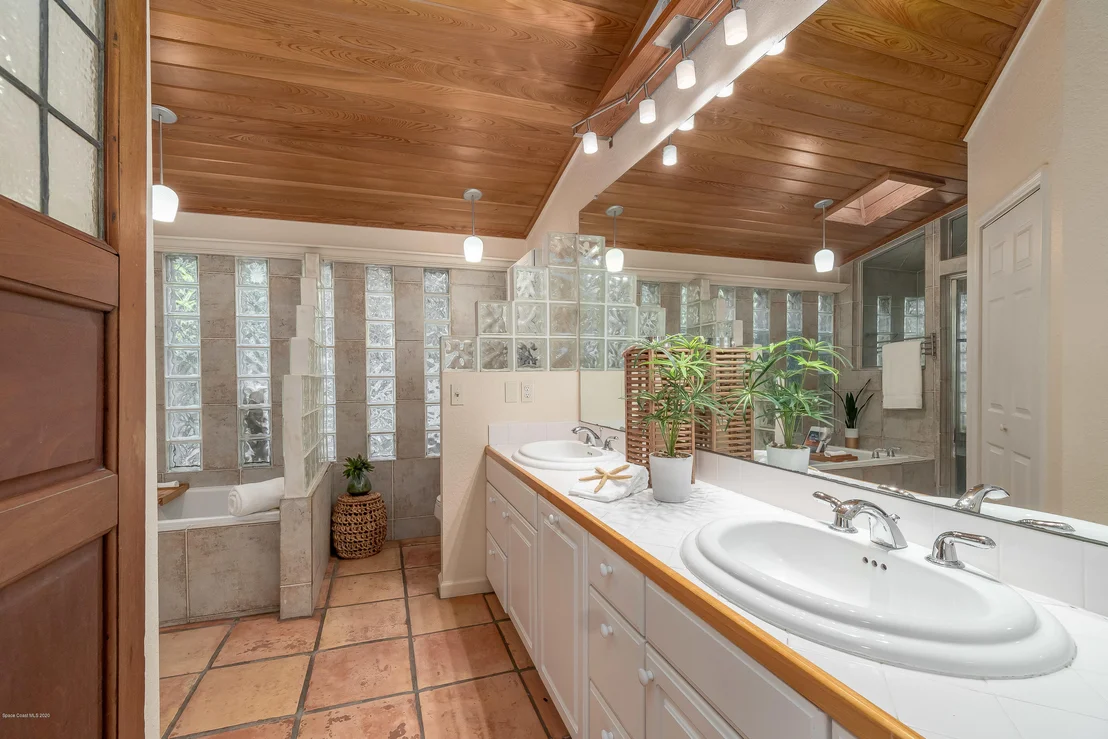 Photo of 4445 N Indian River Drive