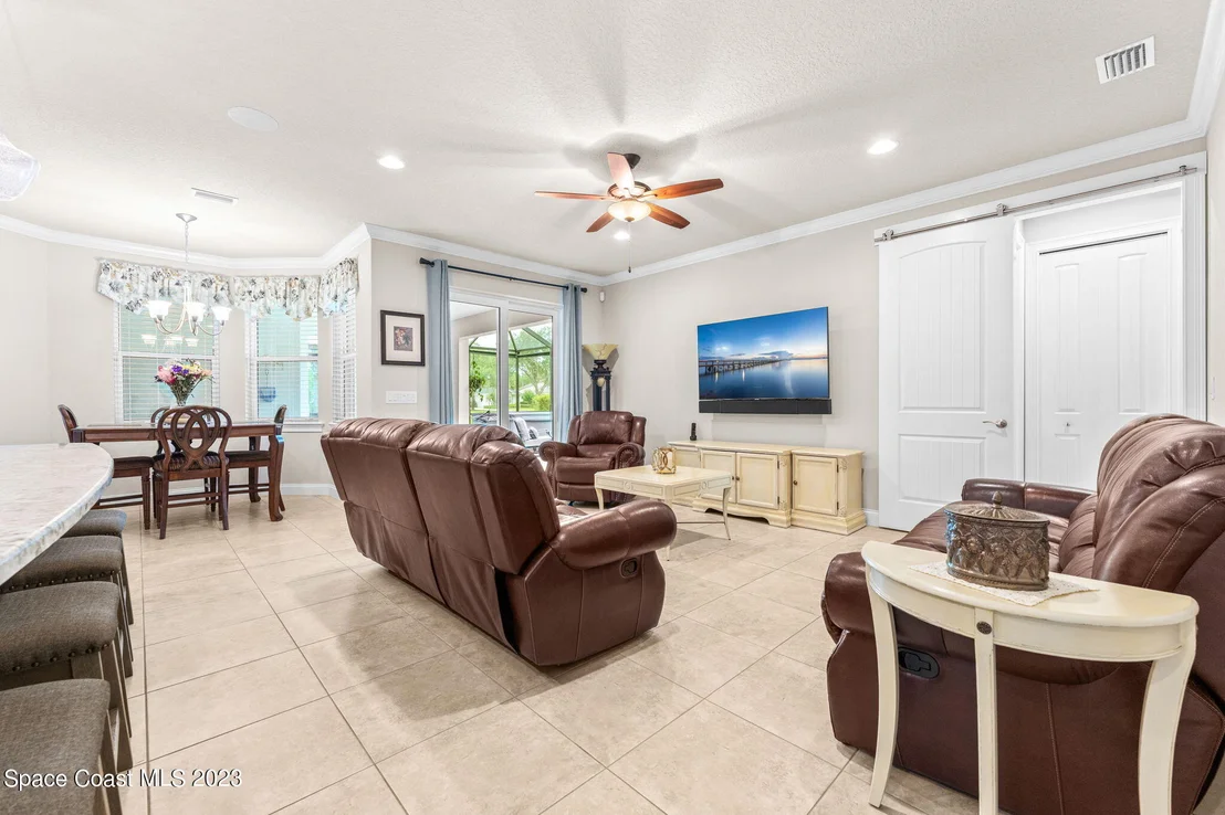 Photo of 2037 Windbrook Drive SE