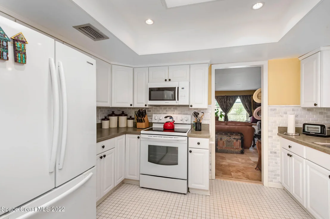 Photo of 180 White Oak Circle