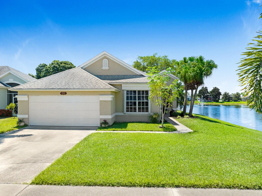 Photo of 2299 Addington Circle
