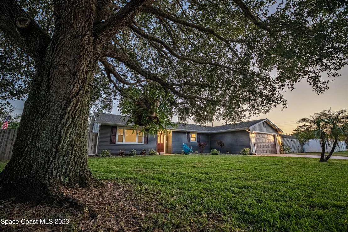 Photo of 2624 School Drive NE