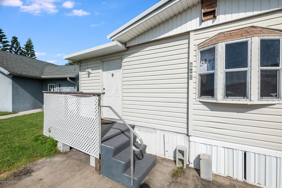 Photo of 140 Blue Lake Place