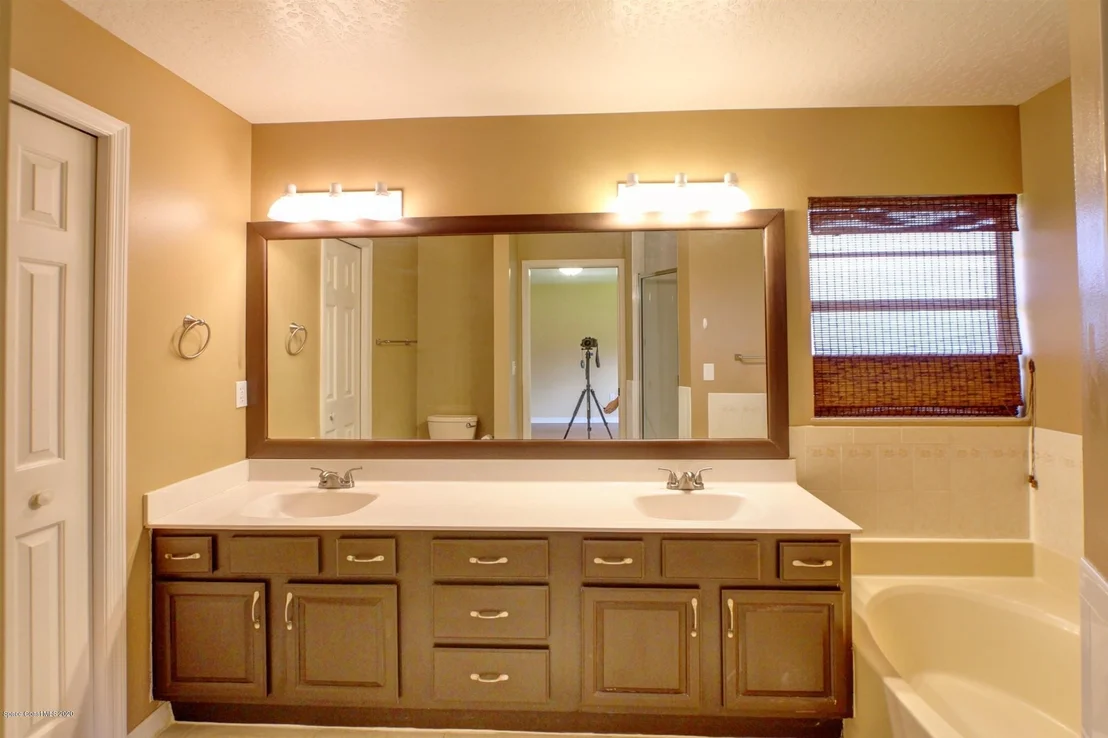 Photo of 940 Pelican Lane