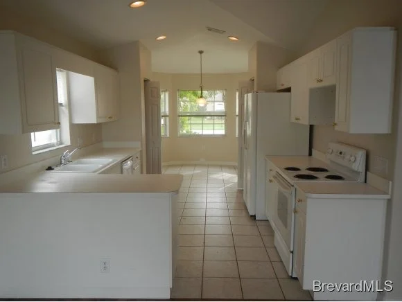 Photo of 2749 Madrigal