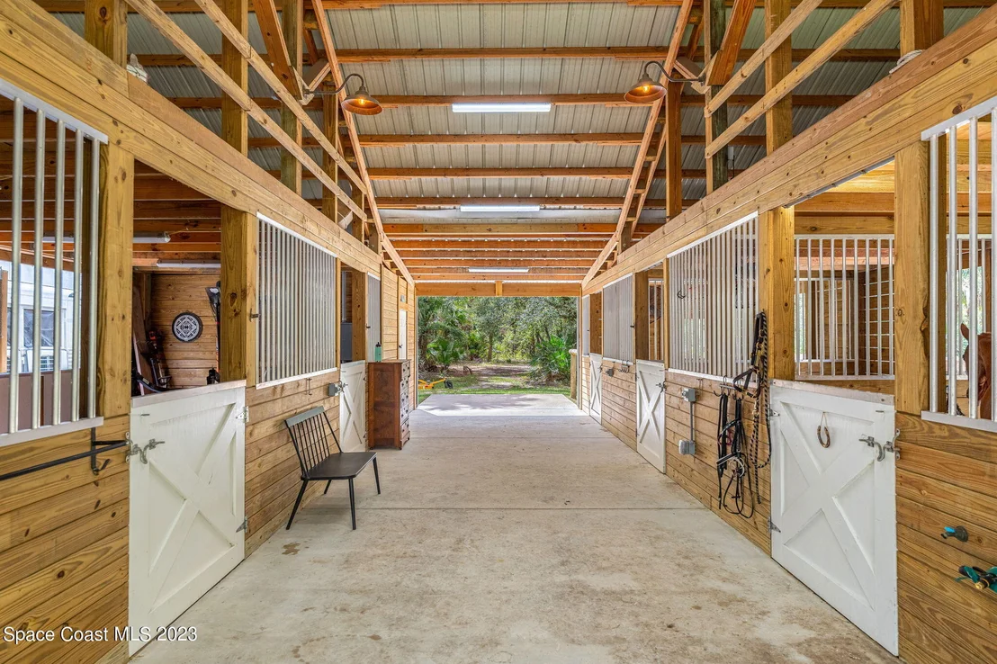 Photo of 5595 Willoughby Drive