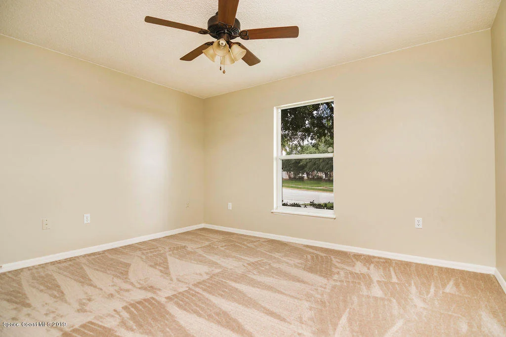 Photo of 1123 White Oak Circle