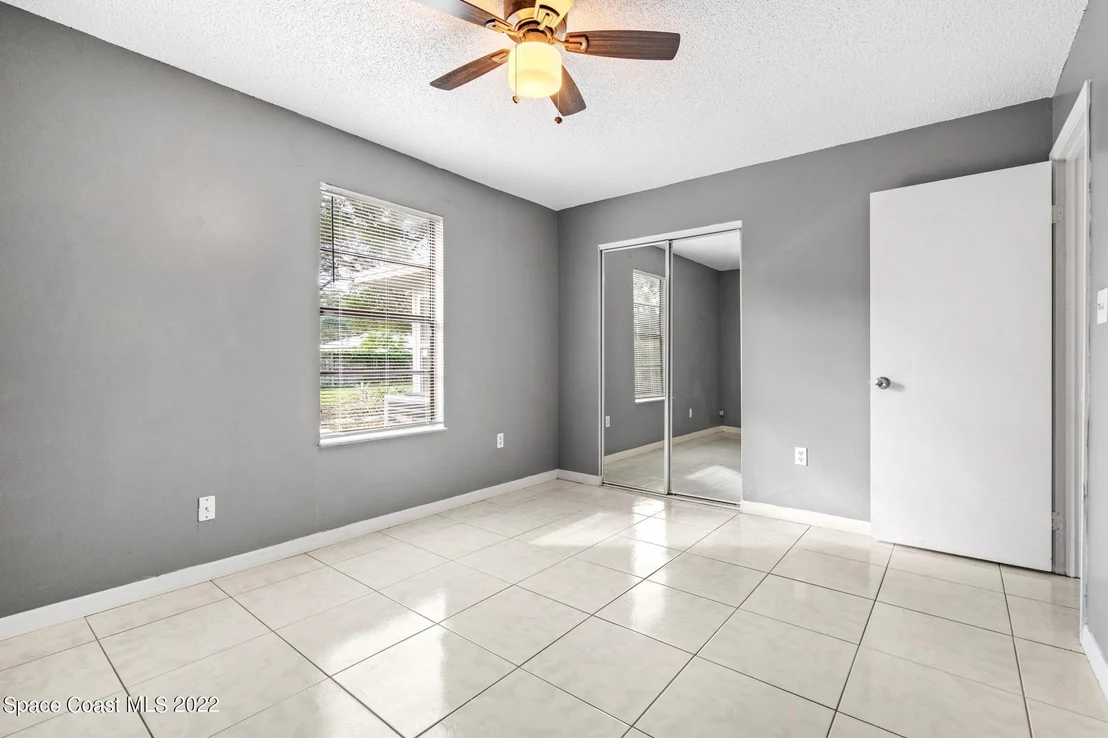 Photo of 1050 Eldron Boulevard SE