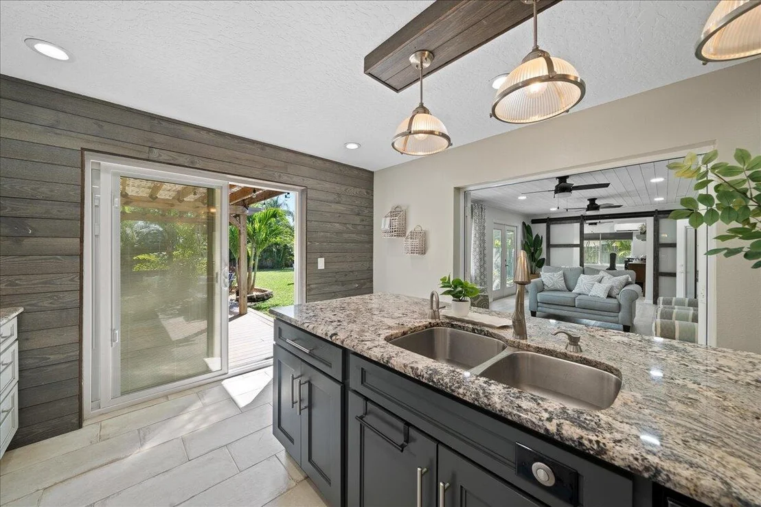 Photo of 219 5th Avenue