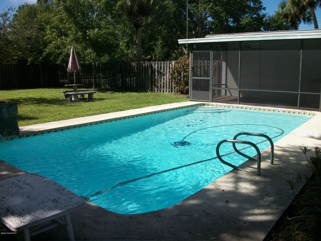 Photo of 1001 Knecht Road NE