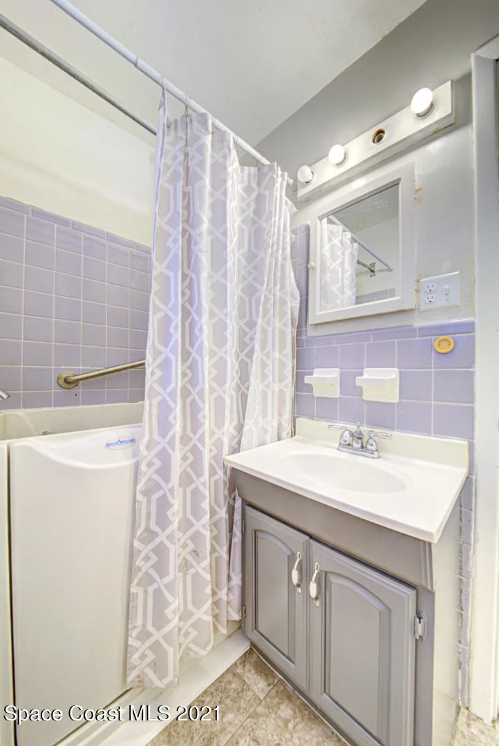 Photo of 1213 Vassar Lane
