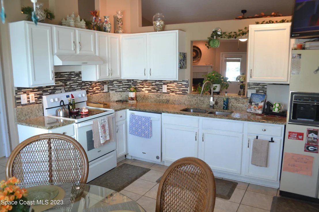 Photo of 834 Honeysuckle Drive