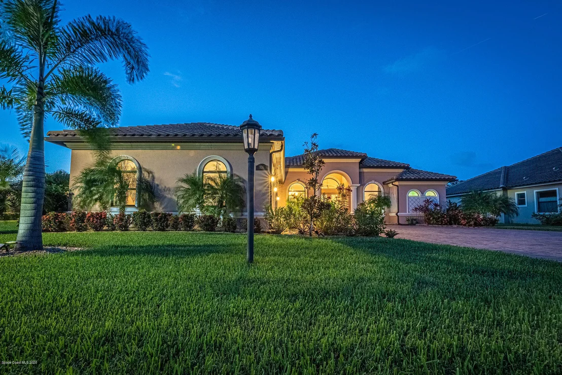 Photo of 824 Lorenza Place