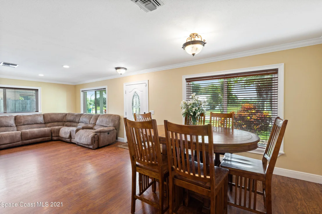 Photo of 2416 Lakeview Drive