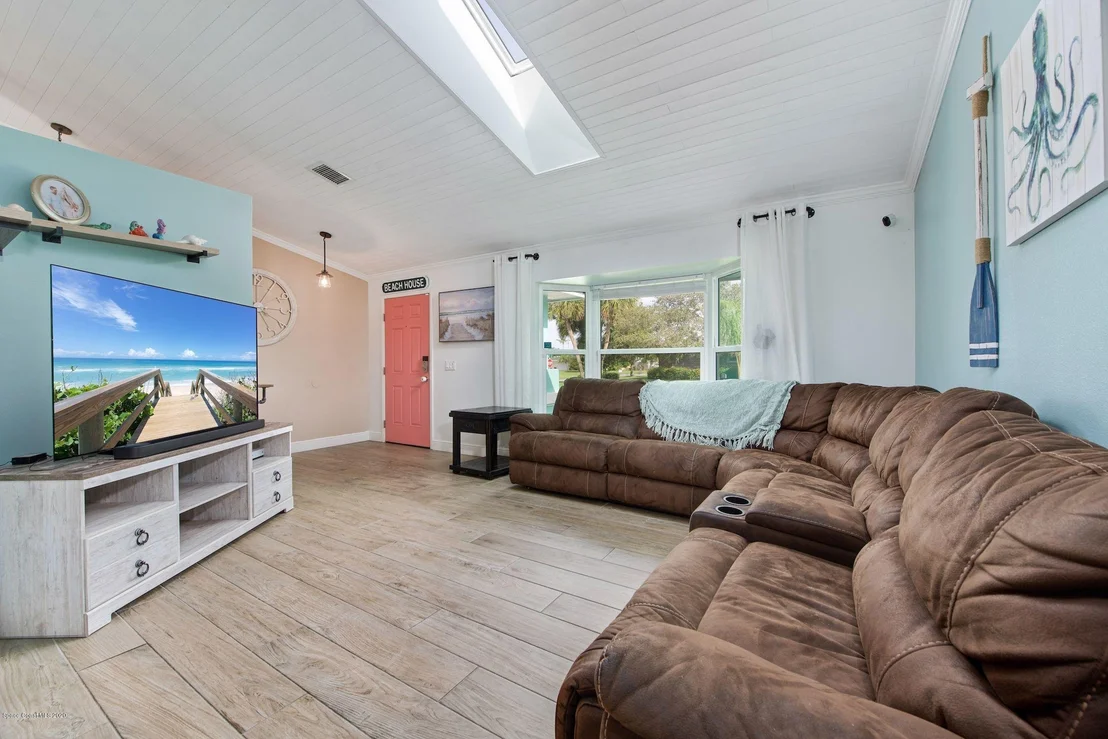 Photo of 229 Chalet Avenue