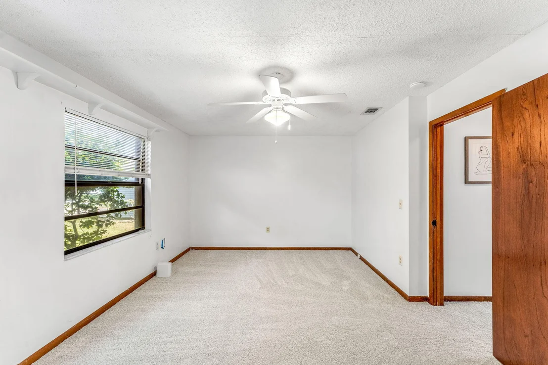 Photo of 877 Yellow Pine Avenue