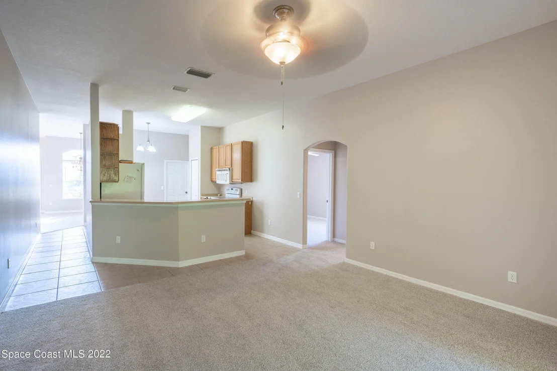 Photo of 904 Tavernier Circle NE
