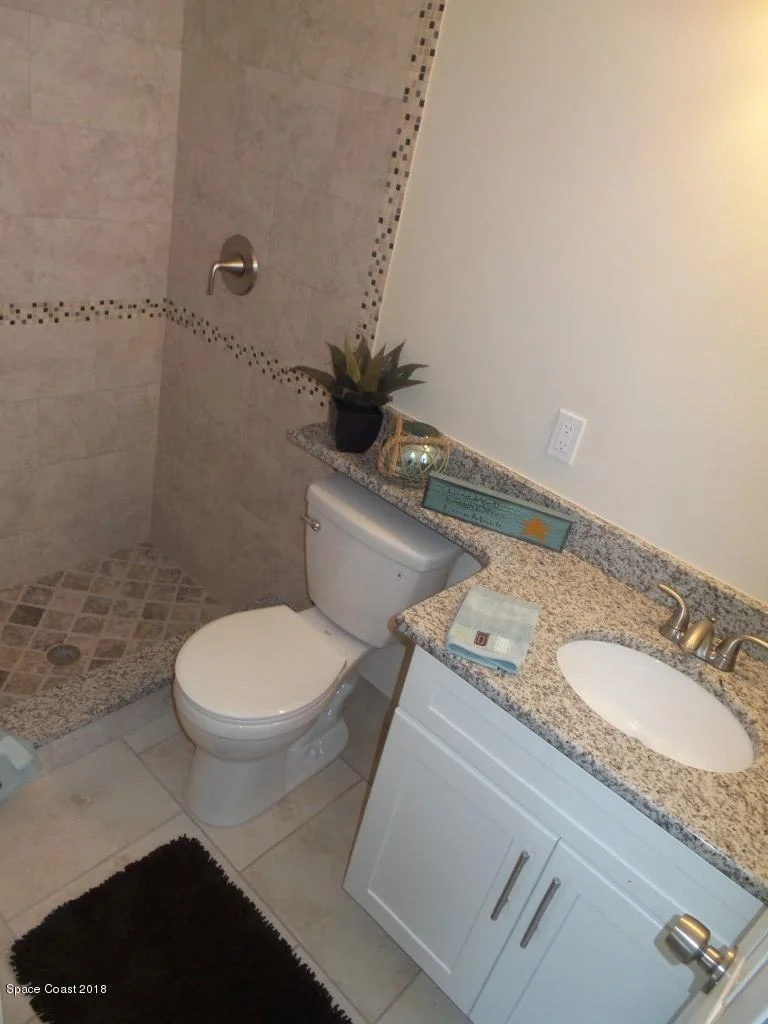 Photo of 1577 Queen Terrace