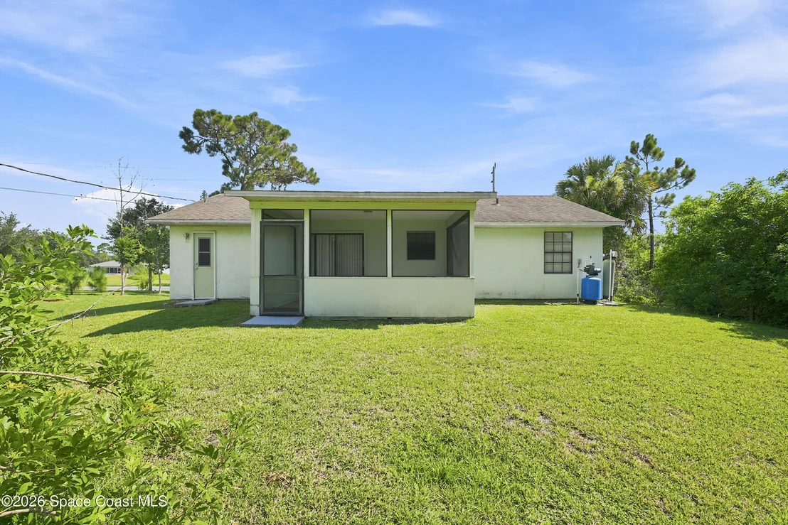 Photo of 2425 Cogan Drive SE