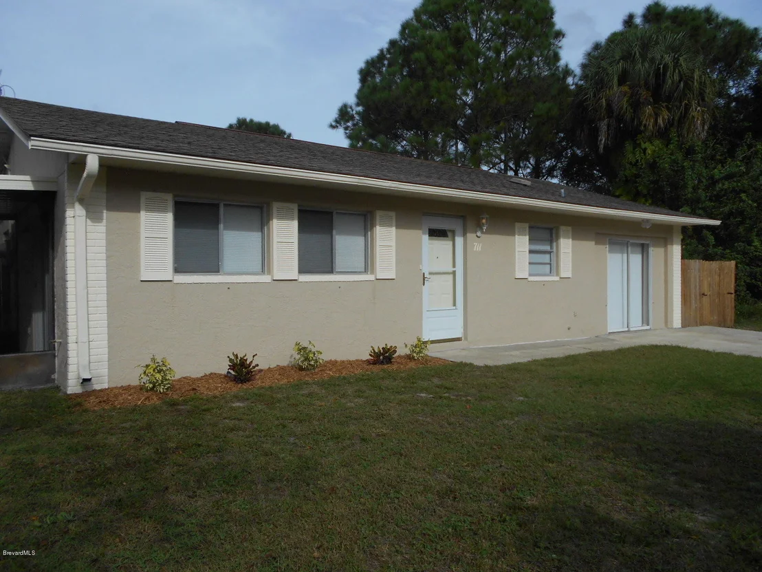 Photo of 711 SE Airoso Road