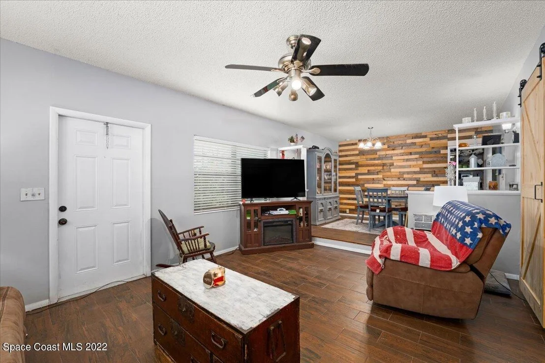 Photo of 4570 Apollo Road