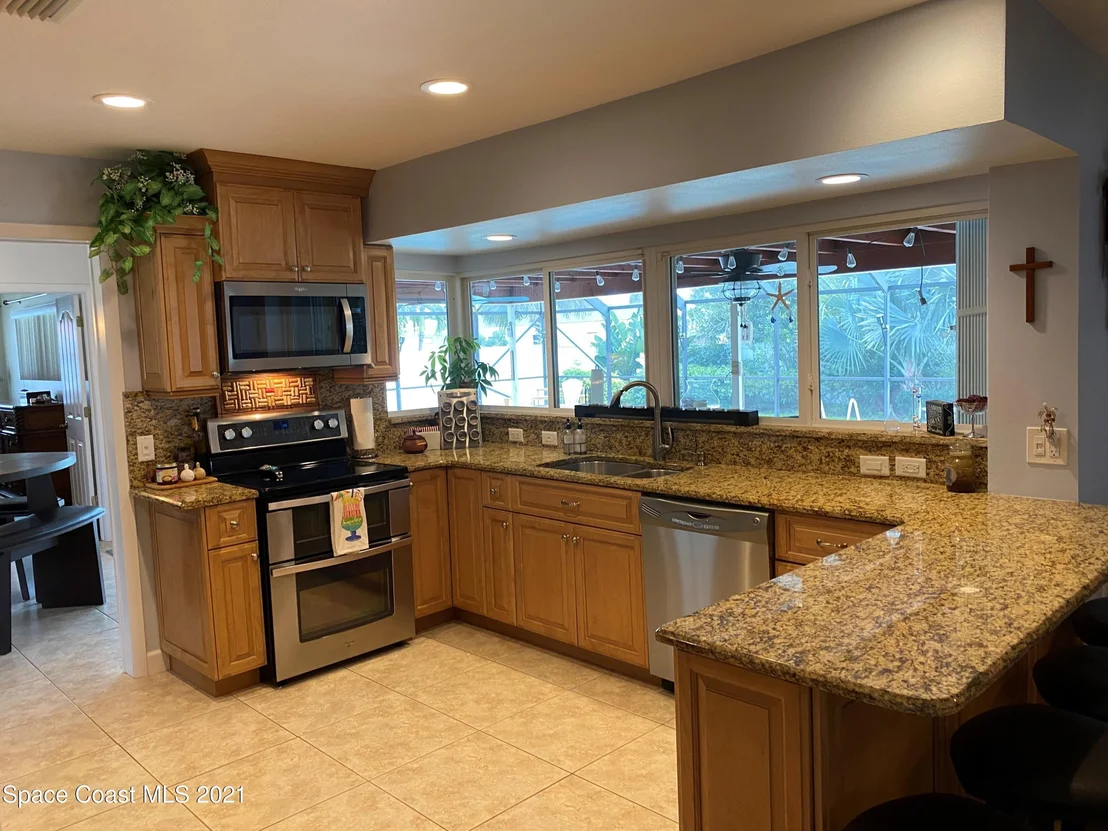 Photo of 445 Hamlin Avenue