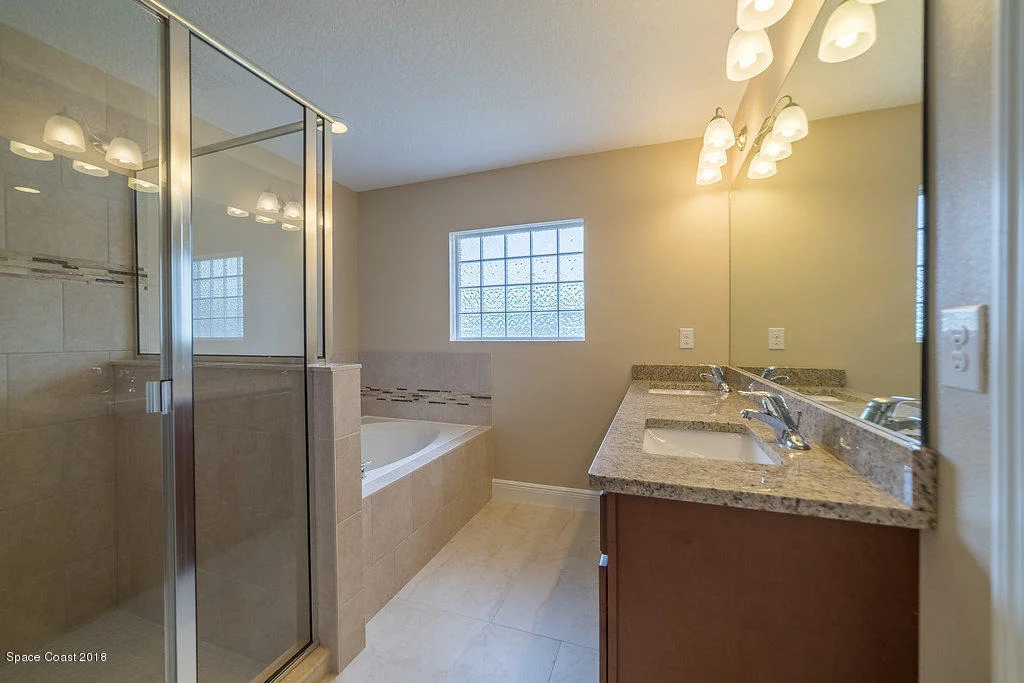 Photo of 1048 Landsdowne Drive
