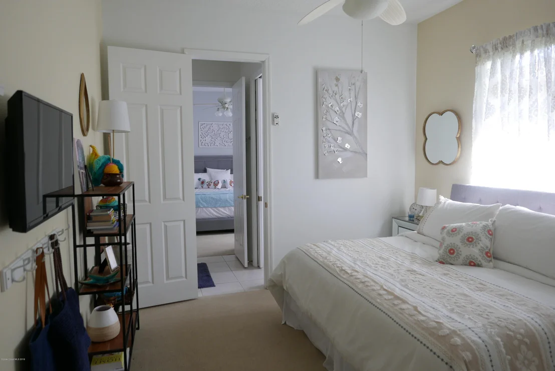 Photo of 824 Chatsworth Drive