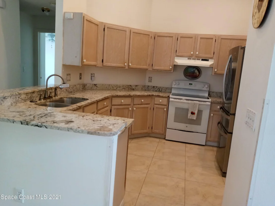 Photo of 798 Riviera Drive NE